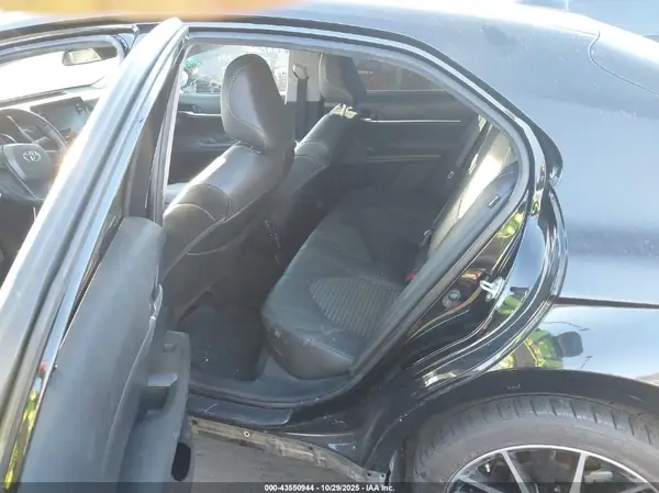 4T1G11AK7NU695137 2022 TOYOTA CAMRY - Image 8