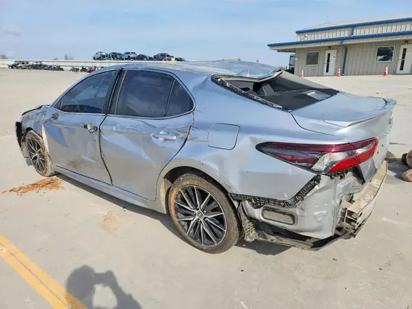4T1G11AK7NU695719 2022 TOYOTA CAMRY - Image 2