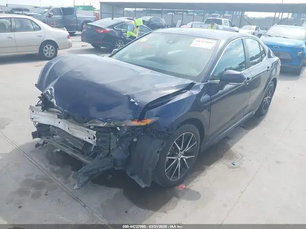 4T1G11AK7NU696644 2022 TOYOTA CAMRY - Image 2