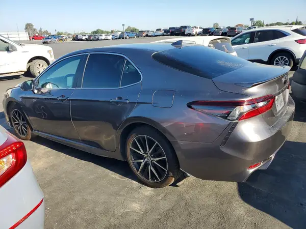 4T1G11AK7NU698202 2022 TOYOTA CAMRY - Image 2