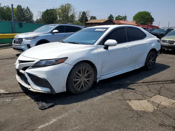 4T1G11AK7NU701812 2022 TOYOTA CAMRY - Image 1