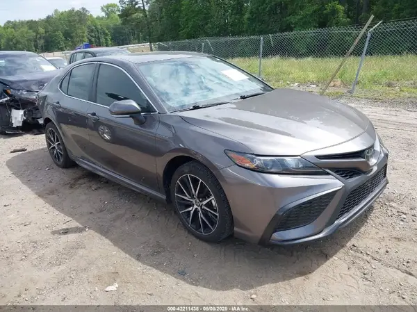 4T1G11AK7NU713586 2022 TOYOTA CAMRY - Image 1