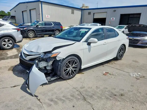 4T1G11AK7NU716813 2022 TOYOTA CAMRY - Image 1