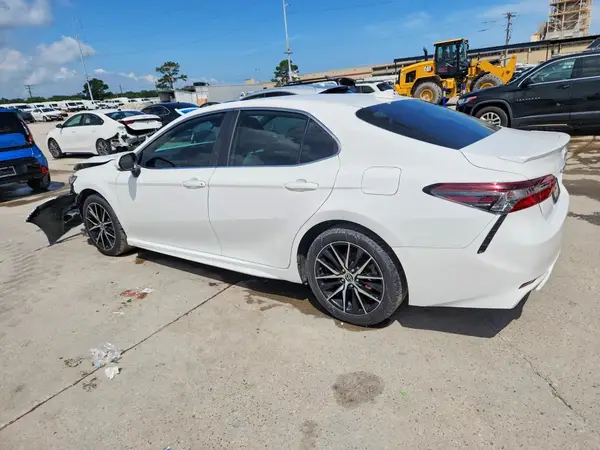 4T1G11AK7NU716813 2022 TOYOTA CAMRY - Image 2