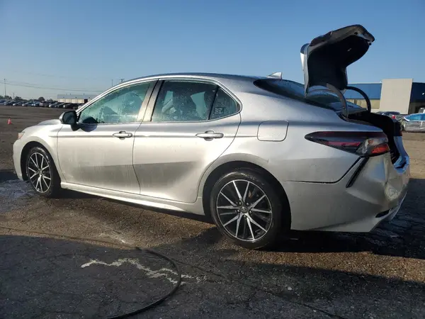 4T1G11AK7NU717430 2022 TOYOTA CAMRY - Image 2