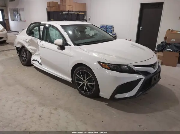 4T1G11AK7PU743724 2023 TOYOTA CAMRY - Image 1