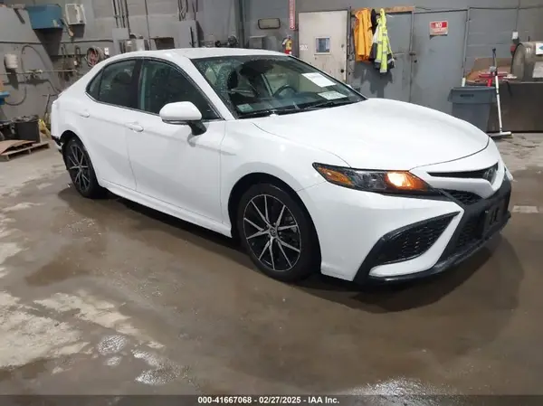 4T1G11AK7PU768185 2023 TOYOTA CAMRY - Image 1