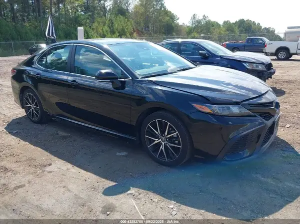 4T1G11AK7PU821712 2023 TOYOTA CAMRY - Image 1