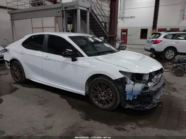 4T1G11AK7RU203258 2024 TOYOTA CAMRY - Image 1