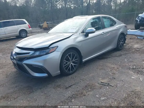 4T1G11AK7RU211943 2024 TOYOTA CAMRY - Image 2