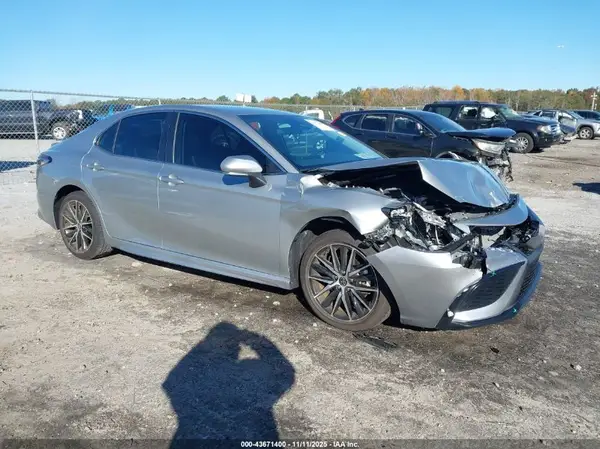 4T1G11AK7RU217015 2024 TOYOTA CAMRY - Image 1