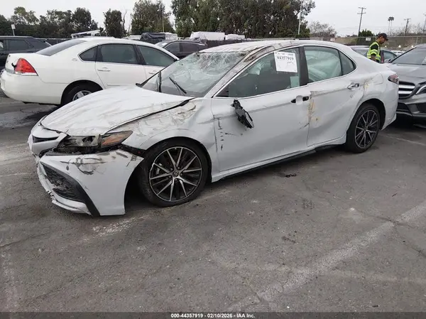 4T1G11AK7RU218410 2024 TOYOTA CAMRY - Image 2