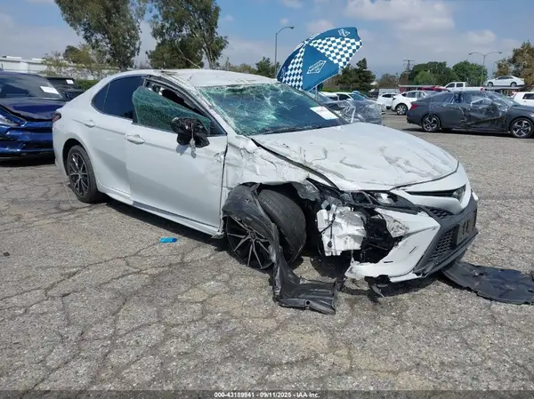 4T1G11AK7RU219296 2024 TOYOTA CAMRY - Image 1