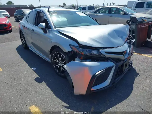4T1G11AK7RU847326 2024 TOYOTA CAMRY - Image 1