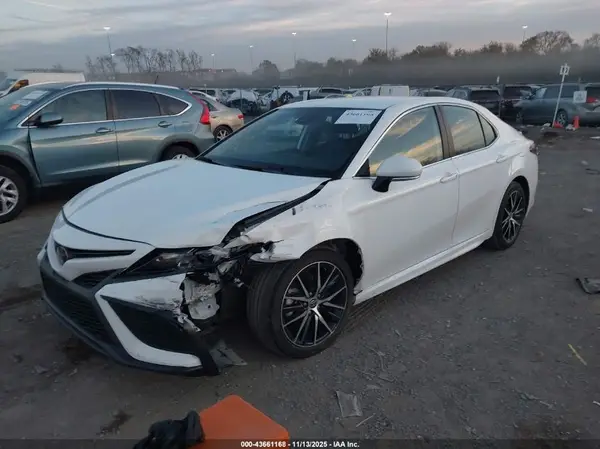 4T1G11AK7RU876552 2024 TOYOTA CAMRY - Image 2