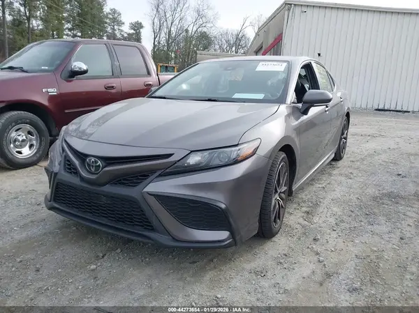 4T1G11AK7RU877636 2024 TOYOTA CAMRY - Image 2