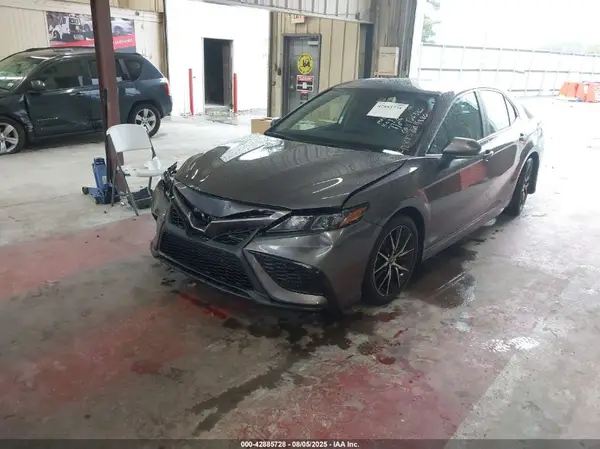 4T1G11AK7RU877880 2024 TOYOTA CAMRY - Image 2