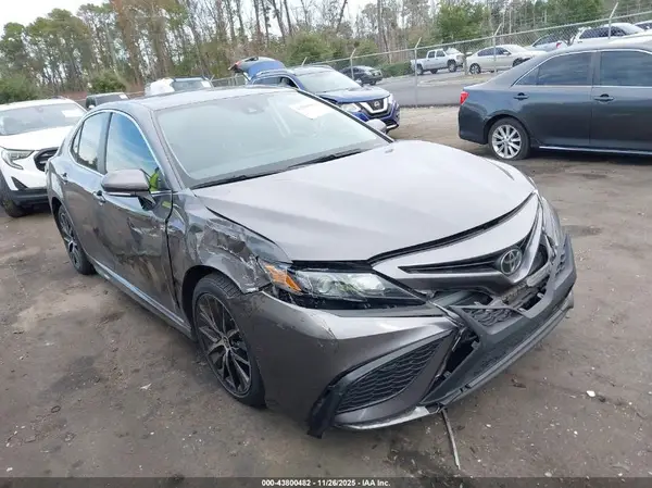 4T1G11AK7RU895425 2024 TOYOTA CAMRY - Image 1