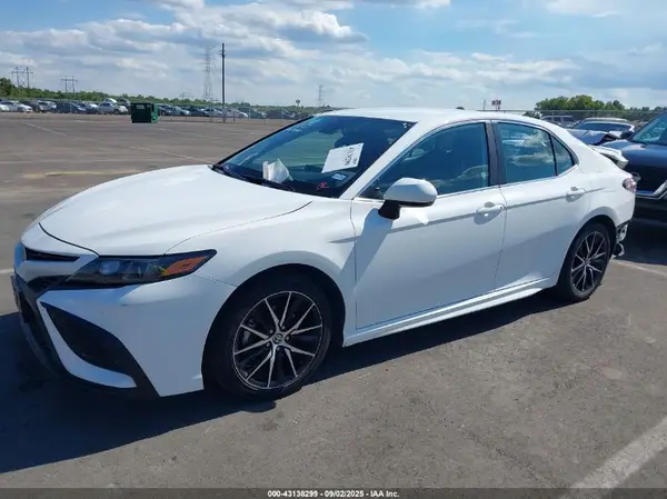 4T1G11AK7RU903877 2024 TOYOTA CAMRY - Image 2
