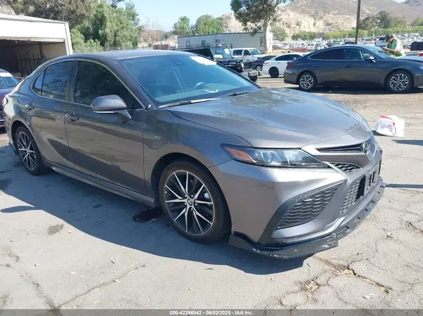 4T1G11AK7RU906083 2024 TOYOTA CAMRY - Image 1