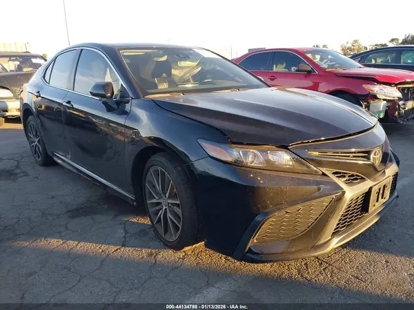 4T1G11AK7RU921098 2024 TOYOTA CAMRY - Image 1