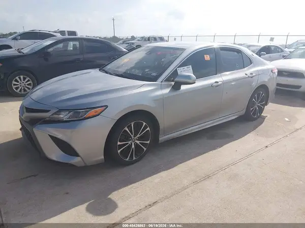 4T1G11AK8LU307474 2020 TOYOTA CAMRY - Image 2
