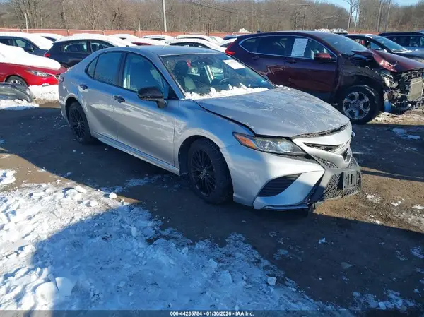 4T1G11AK8LU308446 2020 TOYOTA CAMRY - Image 1