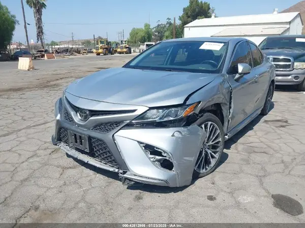 4T1G11AK8LU310214 2020 TOYOTA CAMRY - Image 2
