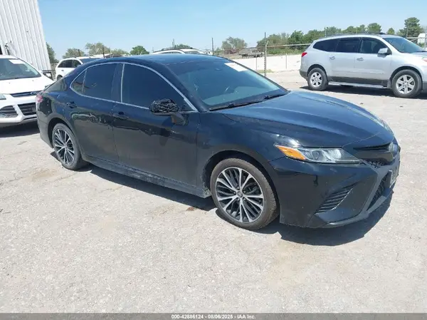 4T1G11AK8LU317843 2020 TOYOTA CAMRY - Image 1