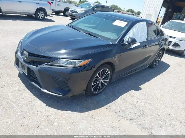 4T1G11AK8LU317843 2020 TOYOTA CAMRY - Image 2