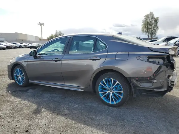 4T1G11AK8LU318698 2020 TOYOTA CAMRY - Image 2