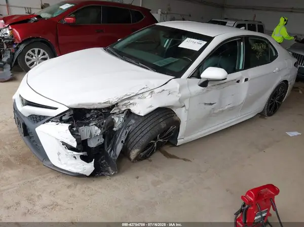 4T1G11AK8LU326509 2020 TOYOTA CAMRY - Image 2