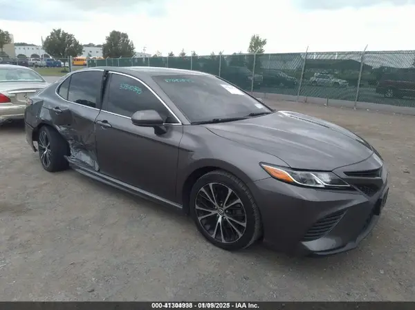 4T1G11AK8LU332990 2020 TOYOTA CAMRY - Image 1