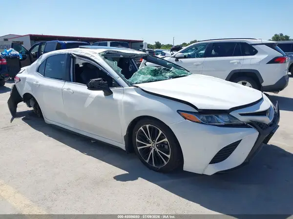 4T1G11AK8LU340667 2020 TOYOTA CAMRY - Image 1
