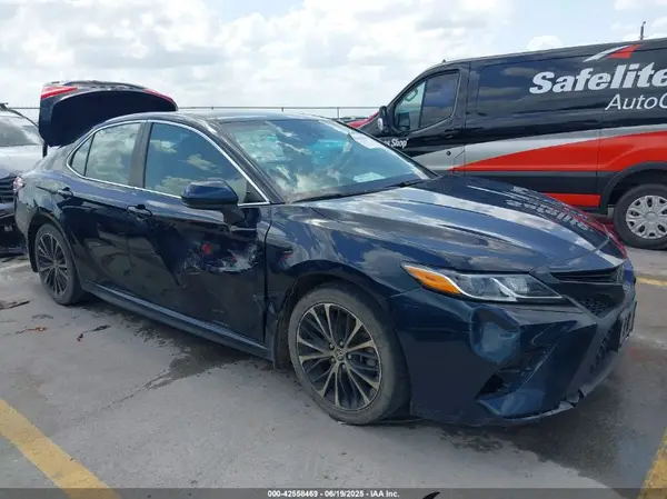 4T1G11AK8LU343228 2020 TOYOTA CAMRY - Image 1