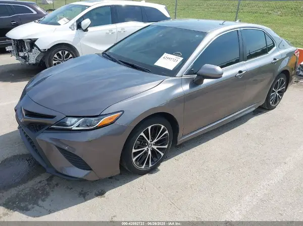 4T1G11AK8LU343424 2020 TOYOTA CAMRY - Image 2