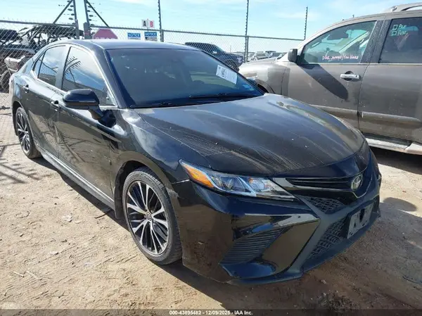 4T1G11AK8LU350907 2020 TOYOTA CAMRY - Image 1