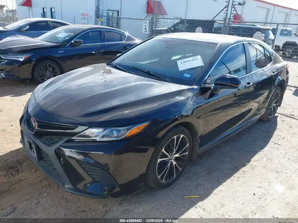 4T1G11AK8LU350907 2020 TOYOTA CAMRY - Image 2