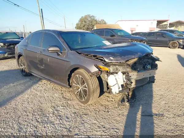 4T1G11AK8LU353399 2020 TOYOTA CAMRY - Image 1