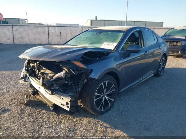 4T1G11AK8LU353399 2020 TOYOTA CAMRY - Image 2