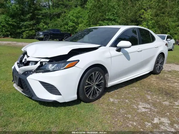 4T1G11AK8LU357100 2020 TOYOTA CAMRY - Image 2