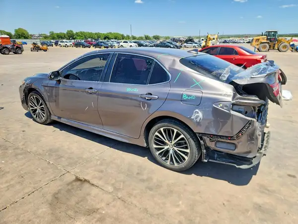 4T1G11AK8LU357842 2020 TOYOTA CAMRY - Image 2