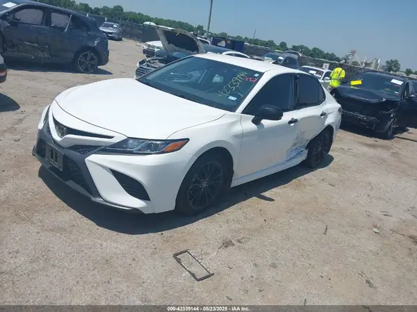 4T1G11AK8LU362863 2020 TOYOTA CAMRY - Image 2