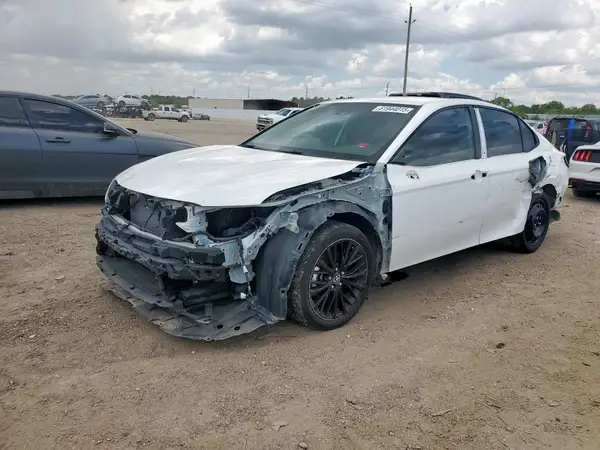 4T1G11AK8LU396284 2020 TOYOTA CAMRY - Image 1