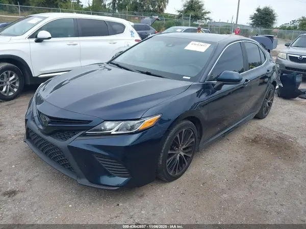 4T1G11AK8LU501700 2020 TOYOTA CAMRY - Image 2