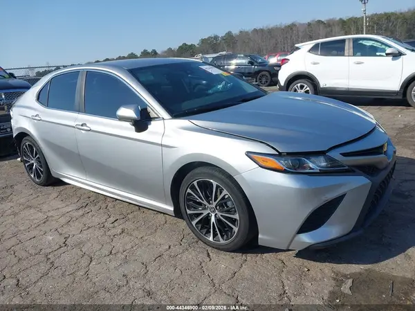 4T1G11AK8LU504001 2020 TOYOTA CAMRY - Image 1