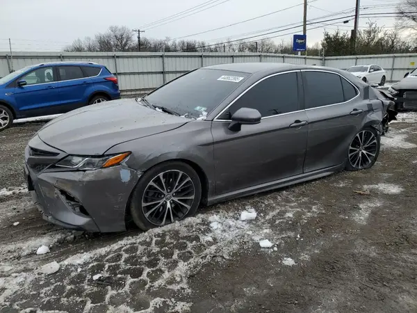 4T1G11AK8LU857323 2020 TOYOTA CAMRY - Image 1