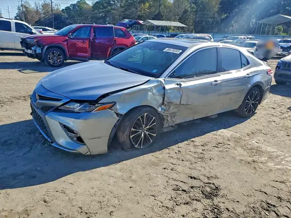 4T1G11AK8LU864370 2020 TOYOTA CAMRY - Image 1