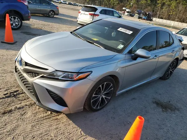 4T1G11AK8LU867043 2020 TOYOTA CAMRY - Image 1