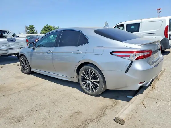 4T1G11AK8LU867737 2020 TOYOTA CAMRY - Image 2